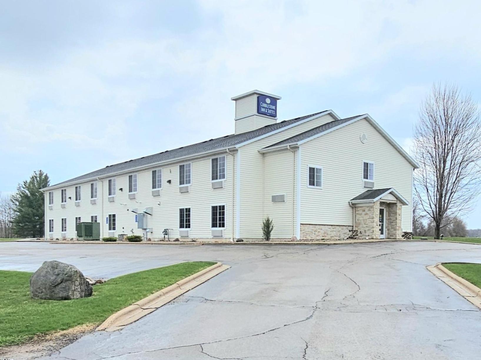 Cobblestone Inn & Suites - Clintonville Exterior foto